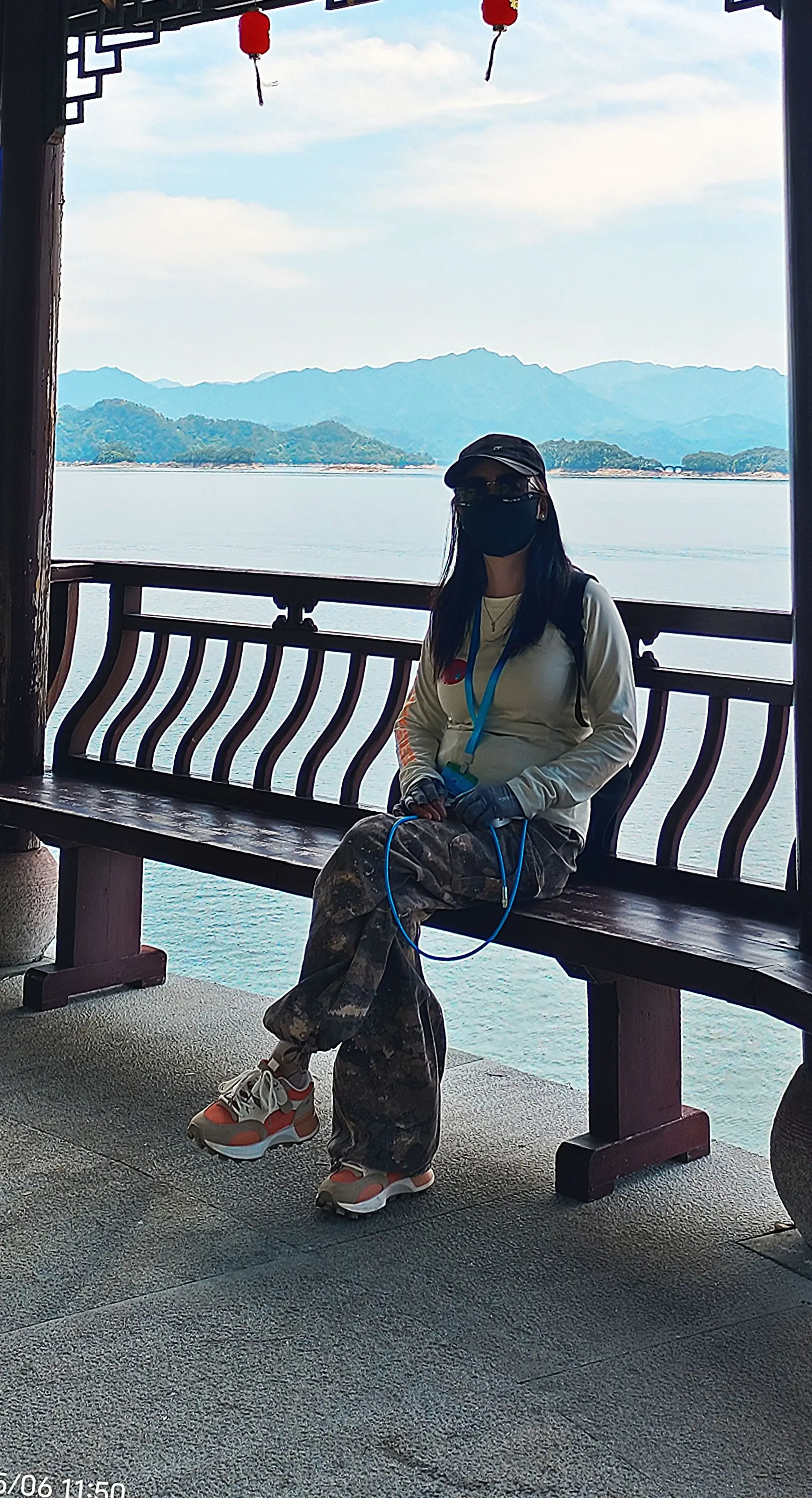 闲来无事，翻看朋友圈，看到原来的同事群很热闹，翻看了一下，他们聚会合影...