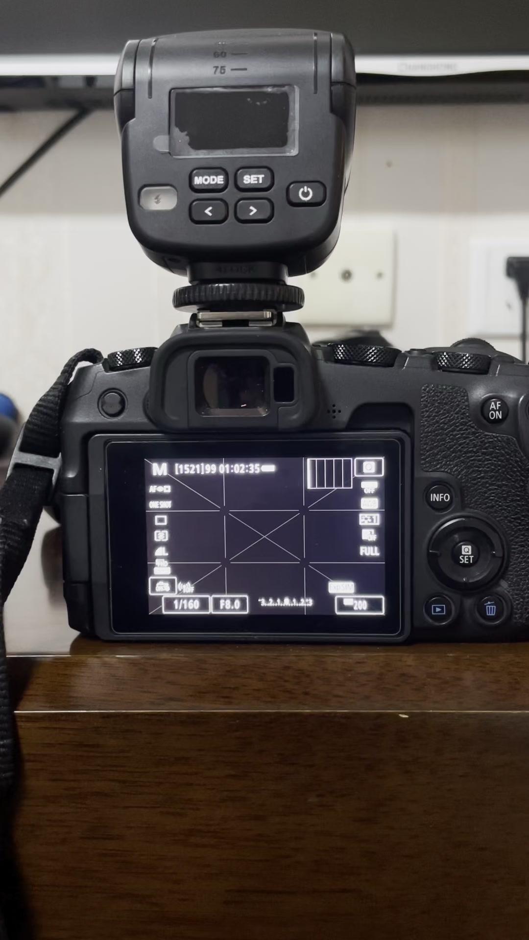 逆光环境下怎么把背景和主体都拍清晰？分享一个简单的技巧。
首先通过曝光三要素把背