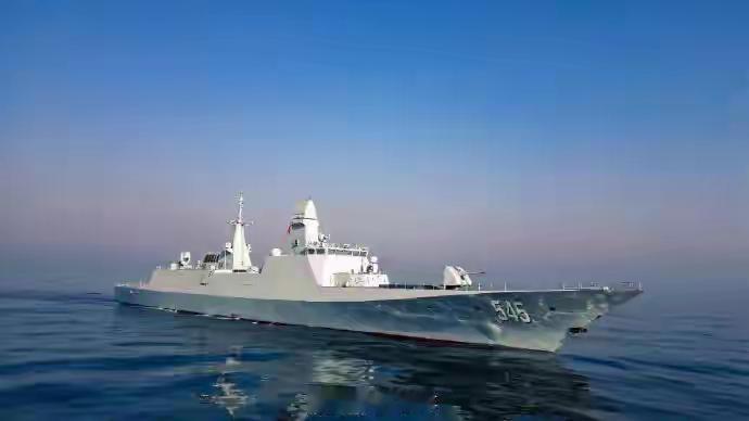 海军054B型导弹护卫舰的新科目：无人机飞手引导舰炮对岸打击训练。
      