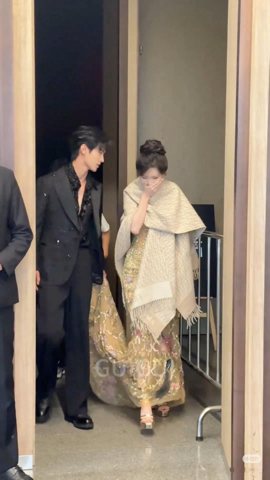 终于懂了为什么是何与长得是真越看越帅型还有苏感和大美女们多搭搭怎么了帅哥美女才养