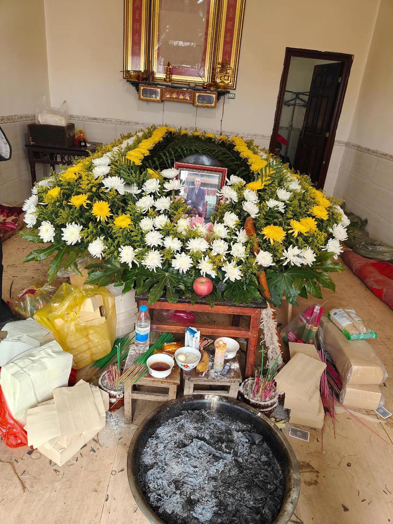 讣告各位亲朋好友: 家父符世柏，因年迈体衰，疾病缠身，不幸于农历冬月二十九与世长