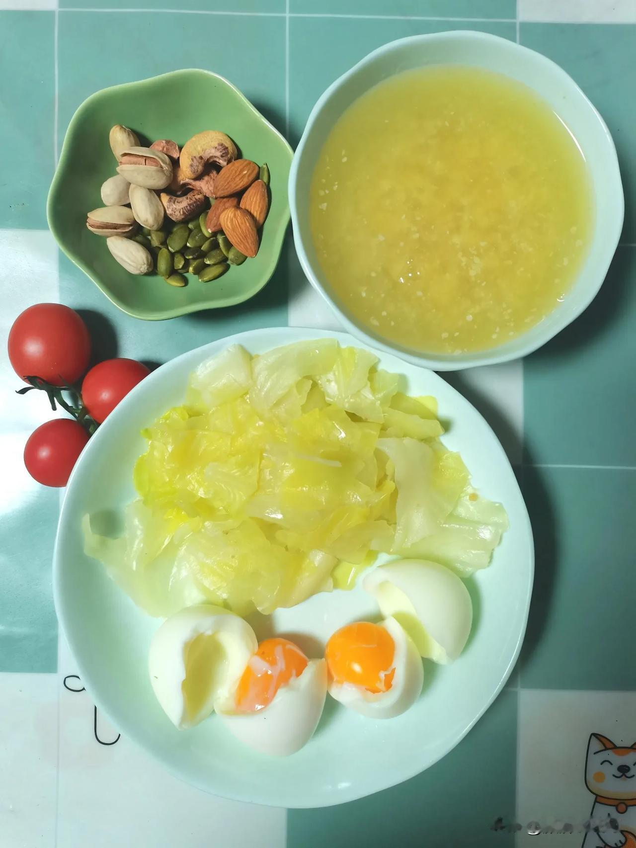 春风送暖之中年女性减脂早餐日记
主食：小麦胚芽
蛋白质：鸡蛋
蔬菜坚果：卷心菜、