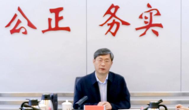 多年的老猎手，居然也栽倒在自己最熟悉的枪口之下。

不管是从专业出身，还是参加工