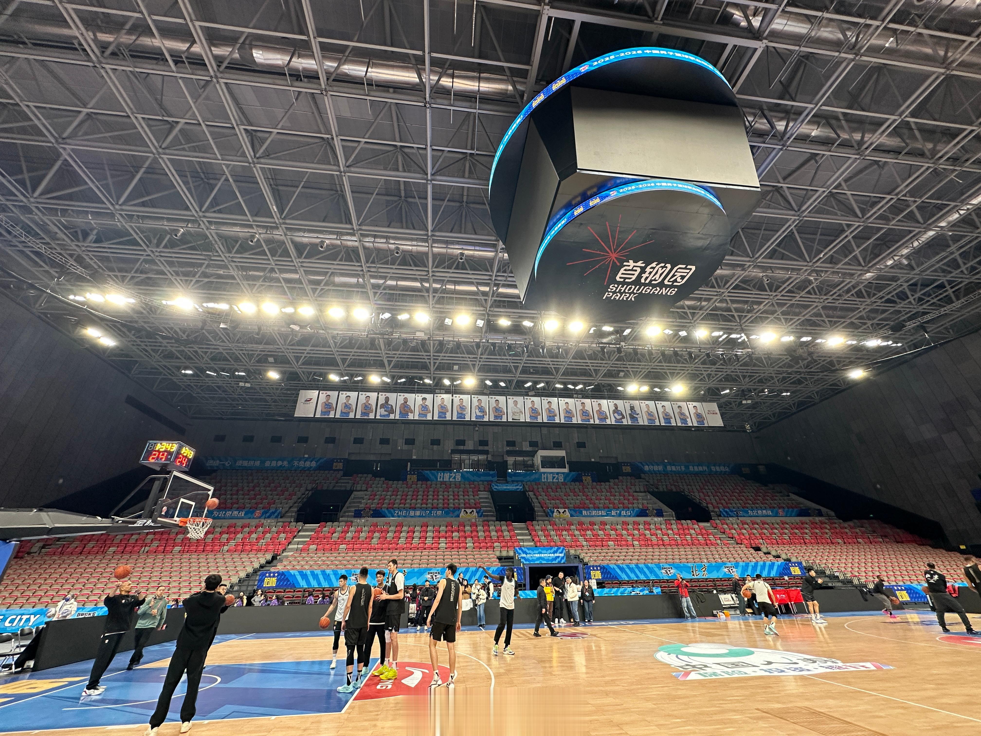 媒体人分享北京男篮训练图集并配文：想念我的爱酱