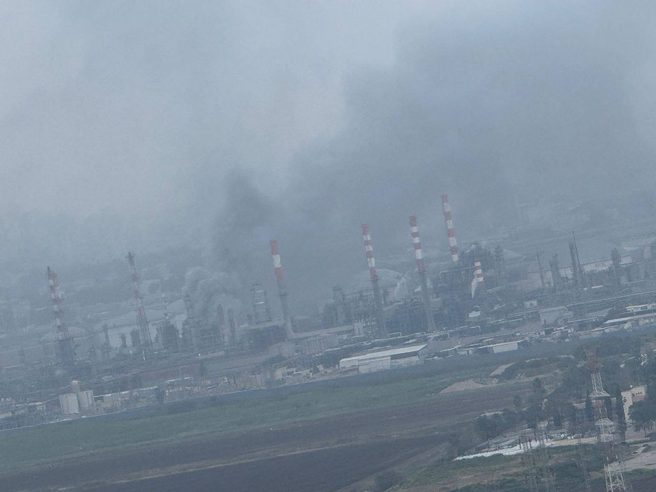 🔻10分钟前，伊朗使用弹道导弹对以色列海法炼油厂进行攻击，看起来是有导弹突防成
