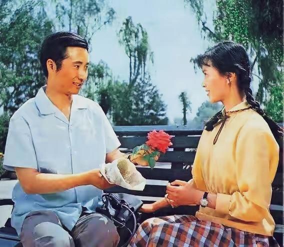 陈佩斯向方舒献花求爱，这是那年那月的事啊！你记得吗？
陈佩斯的电影 小品陈佩斯