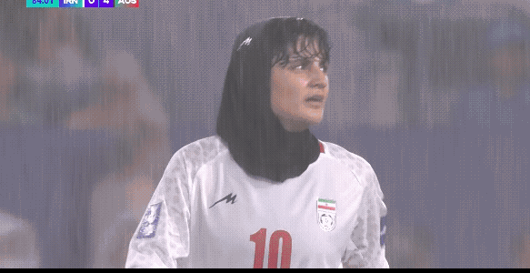 尊重各个国家各个民族习俗，但是唯独这种踢球时候还必须戴头巾这个真的觉得无法接受，