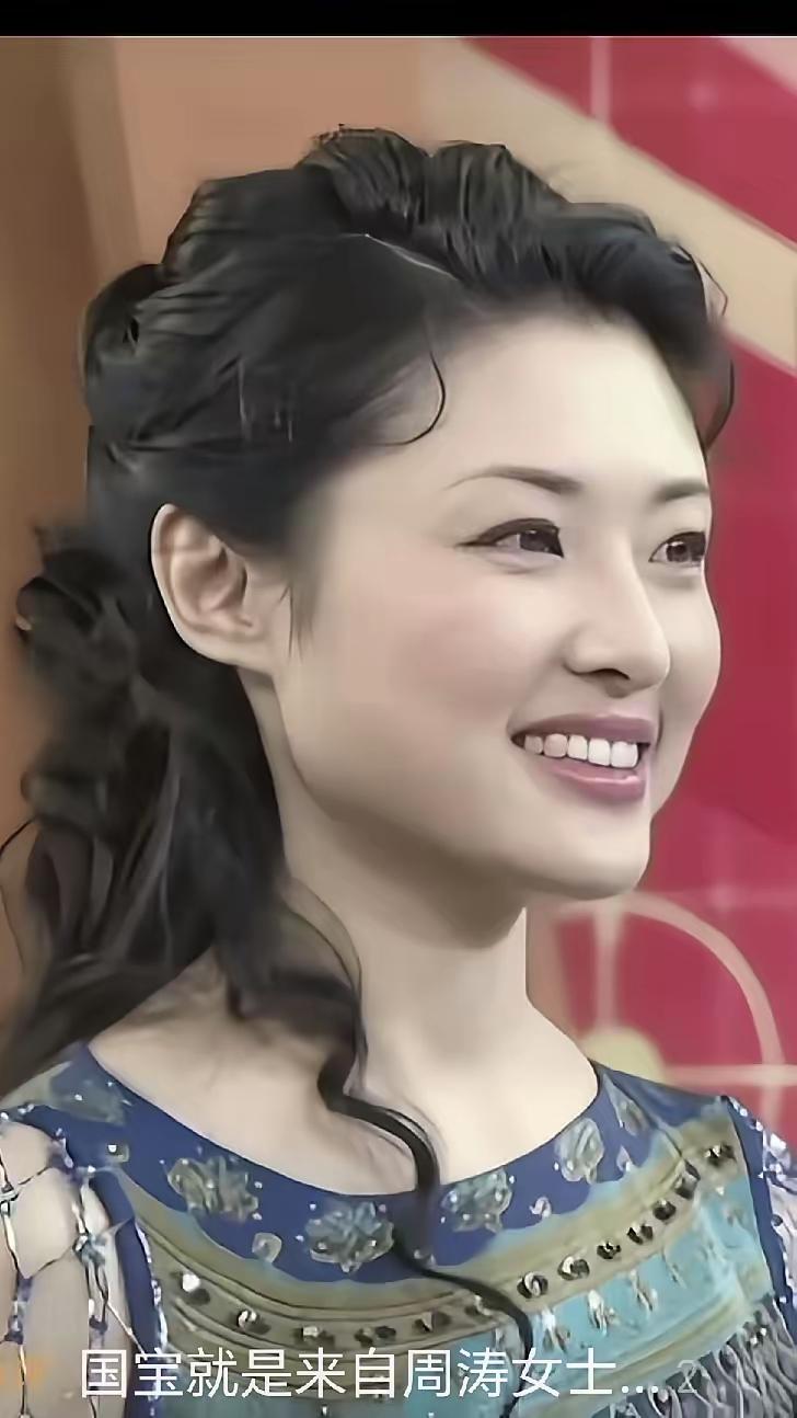 这位美女你们吗？
她的颜值在线，她的身材很苗条，她的主持风格很沉稳，很自然，就算