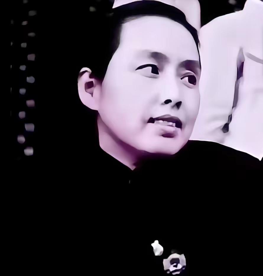 登上天安门看开国大典的这位美女，到底是谁？问了100个人，99 个人都不会，太难