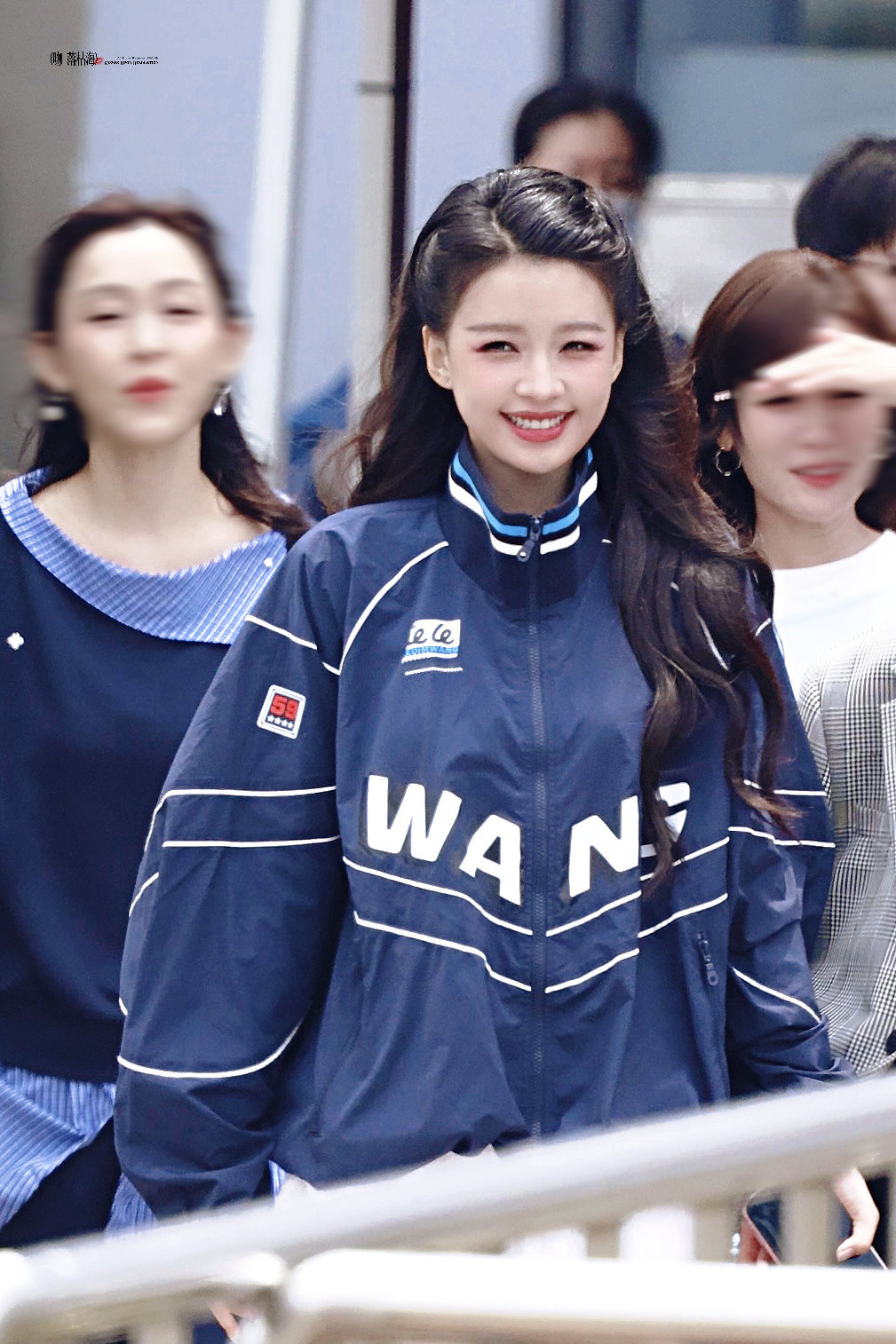 孙怡江语晨的吻戏呢 哈哈哈哈哈之前江语晨直播的时候就回答过这个问题弹幕：“和孙怡