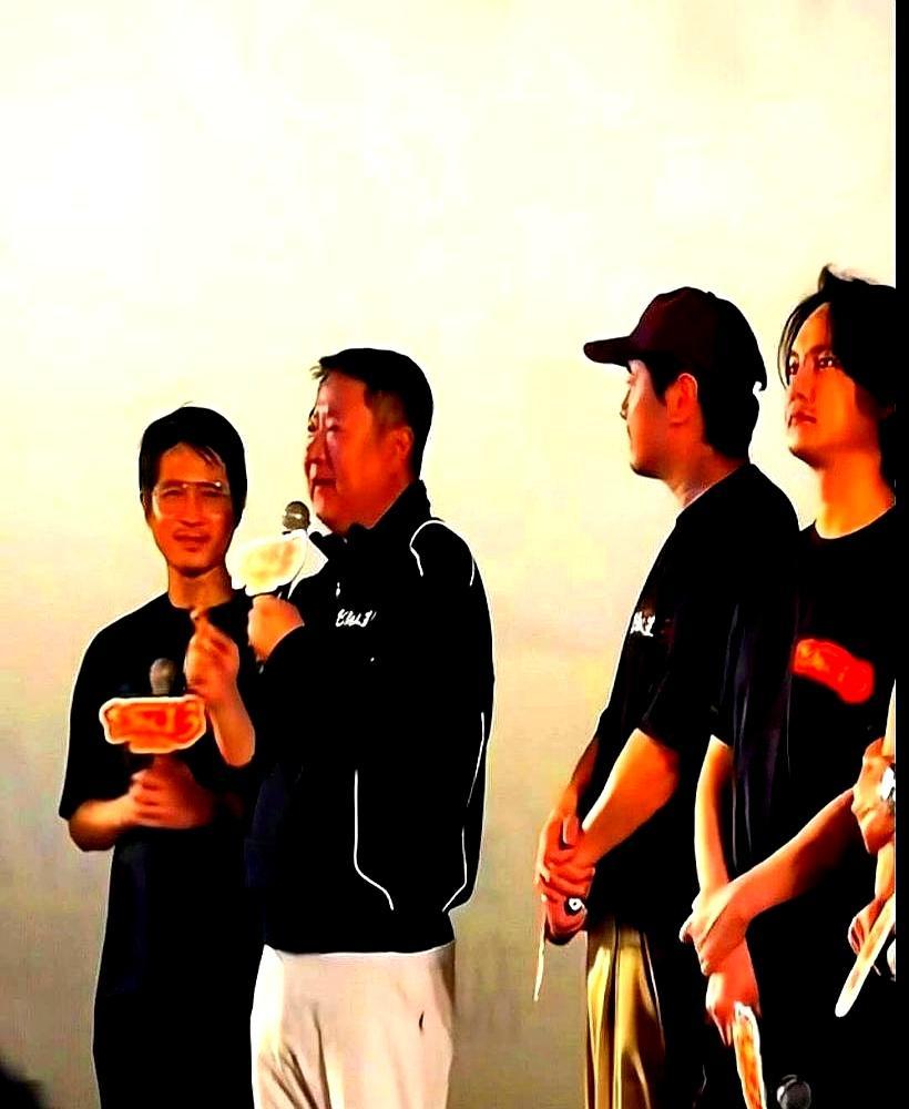 连亏二十六亿的影视大佬四处找钱，曾经的小弟直接拍出四千万无抵押借款单。
 
朋友