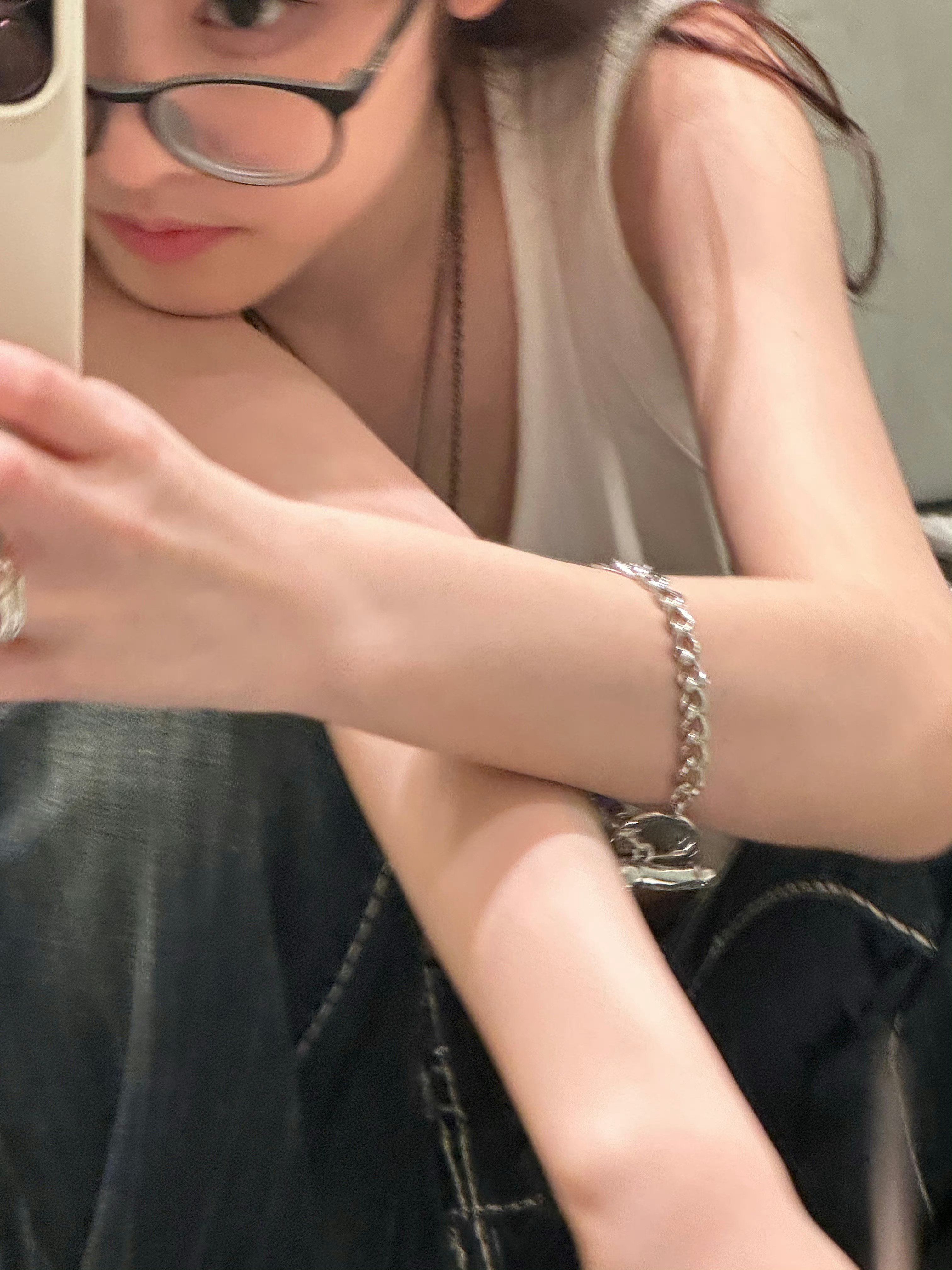 哥哥年薪60万，我年薪8.5万，新年我给他家孩子买了一千元的礼物，嫂子给我加孩子