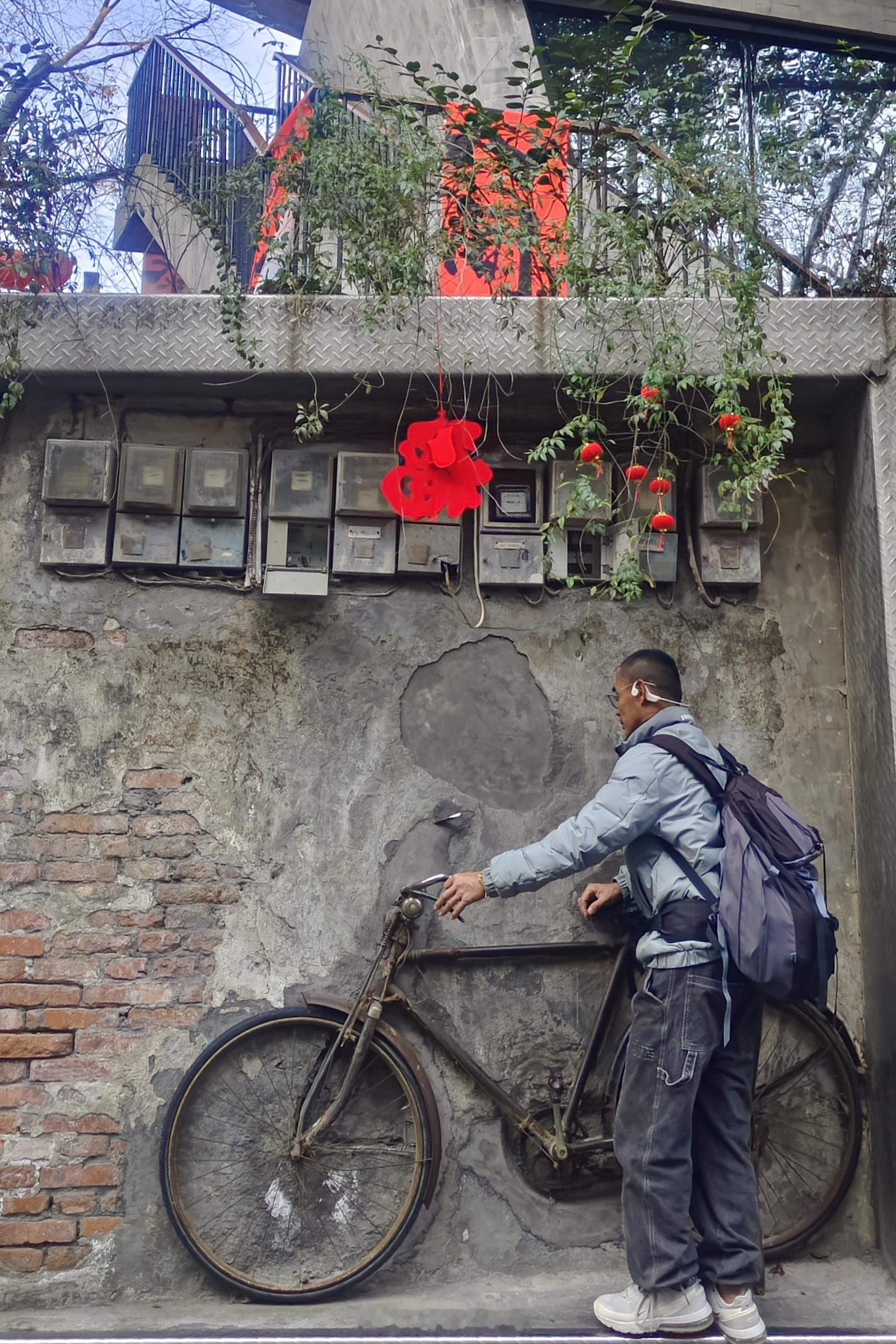 《春天来了，我要去旅行！》春天来了，我要去寻找那盛开的花海，和蜜蜂一起跳舞，和蝴