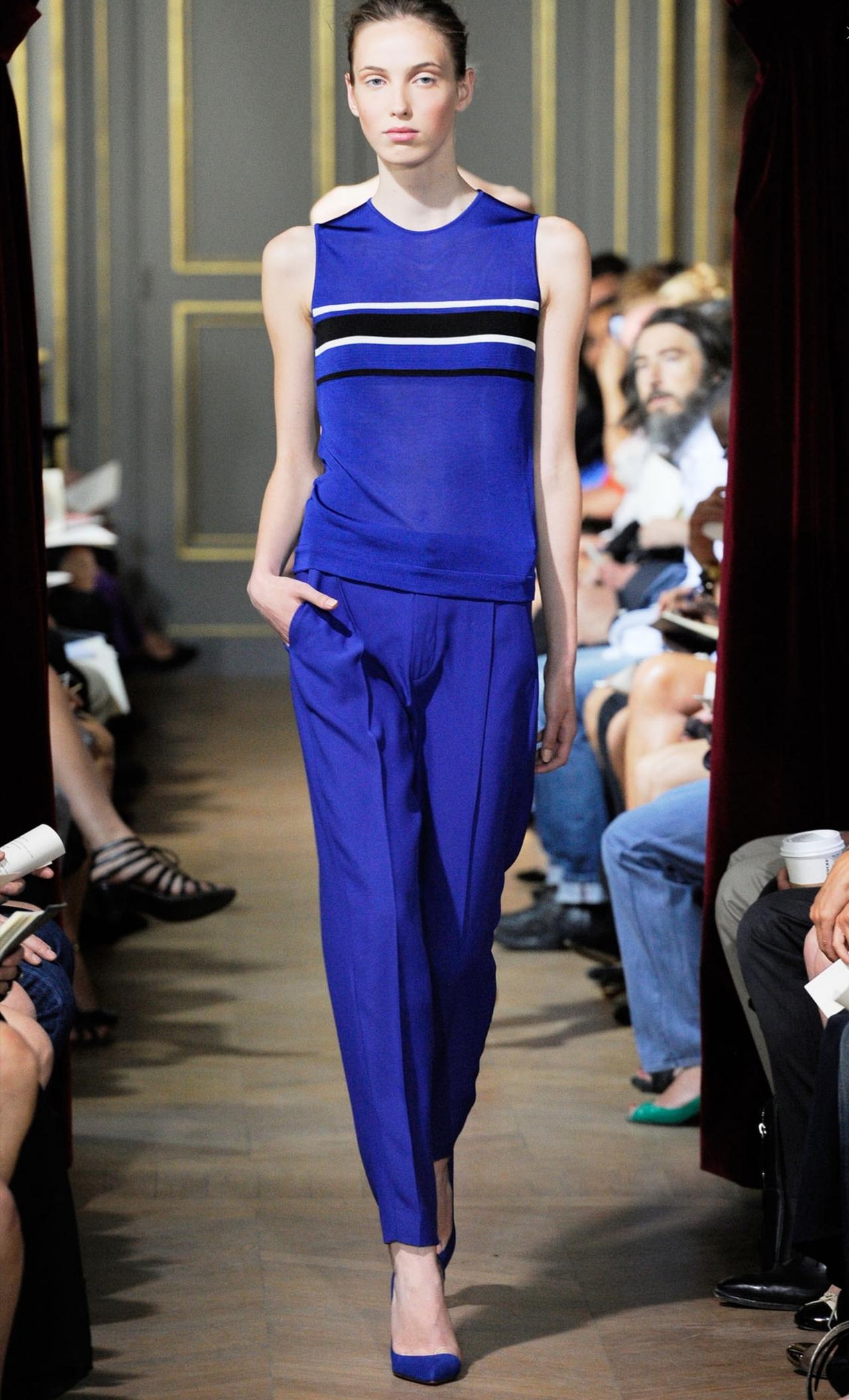 秀场回顾 | Bouchra Jarrar2011秋冬高定系列
色彩上，本季采用