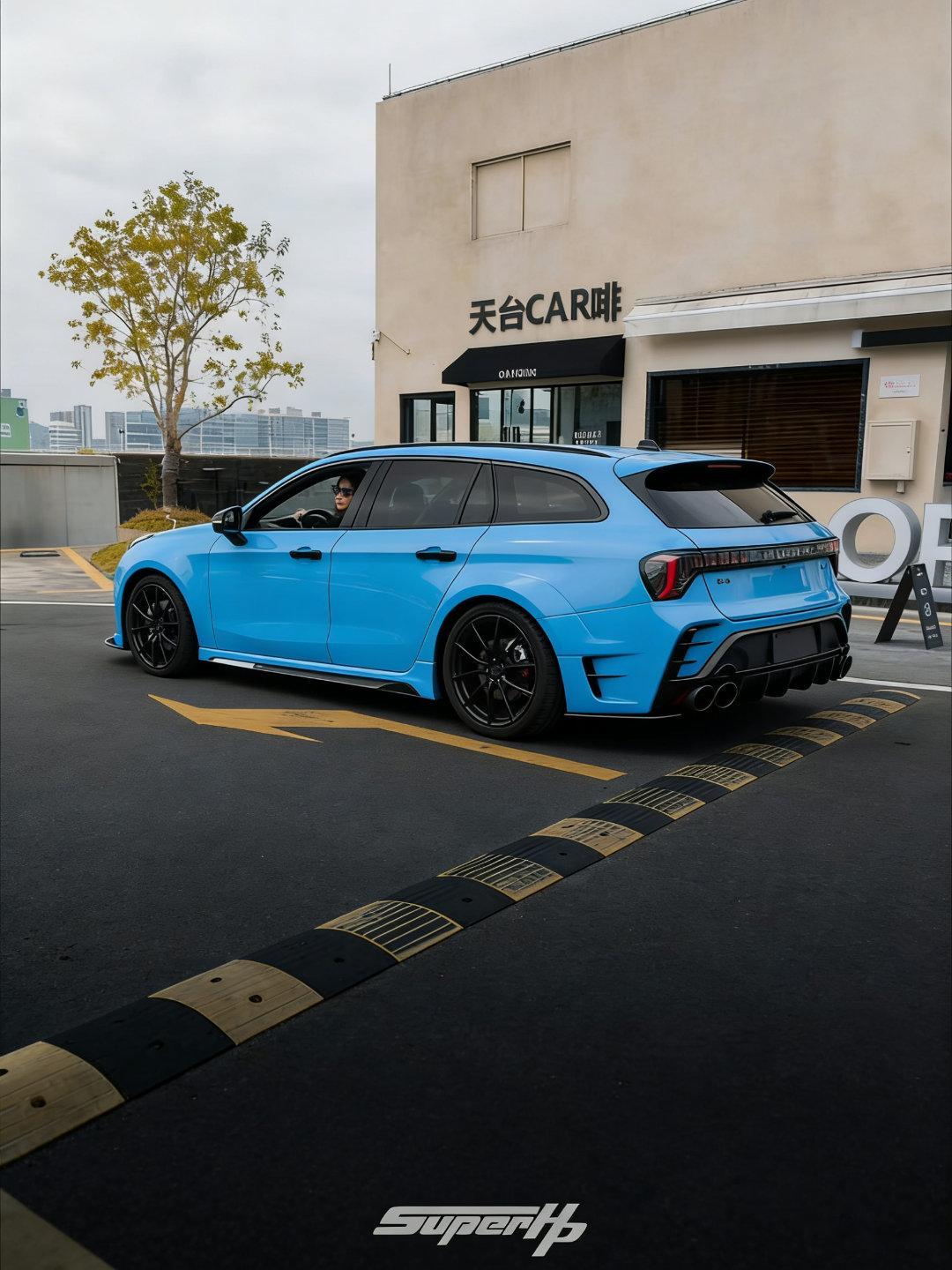 领克03这个系列，给我感觉就是中国的高尔夫，粉丝很多，拥趸很多，粉丝对03的各种