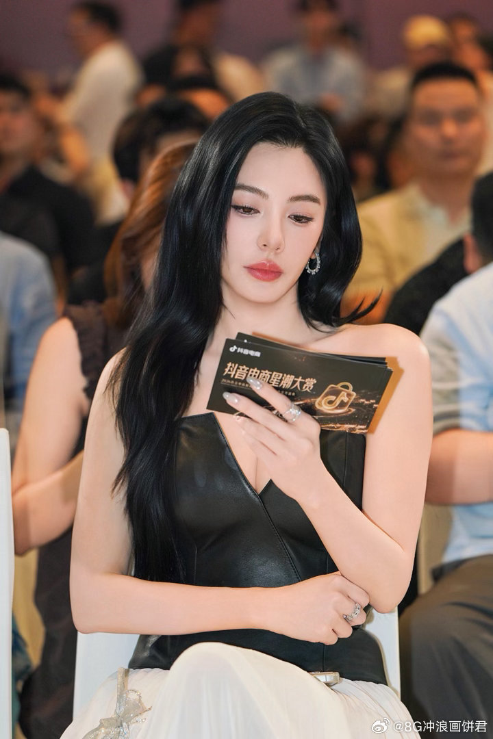 张雨绮为《功夫女足》豪气包场，又美又飒又重情义，内娱找不到第二个了！ 