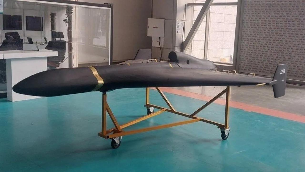 俄军在对乌克兰的空袭中，首次使用天竺葵3攻击无人机。由于其飞得又高又快，还能进行
