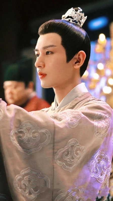 与君歌开播4周年成毅齐焱四周年 成毅、张予曦主演的《与君歌》开播4周年啦，是遇到