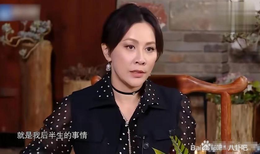 刘嘉玲在节目里说自己一直在为后半生做打算甚至会担忧老年痴呆。身边不少人遇上这类问