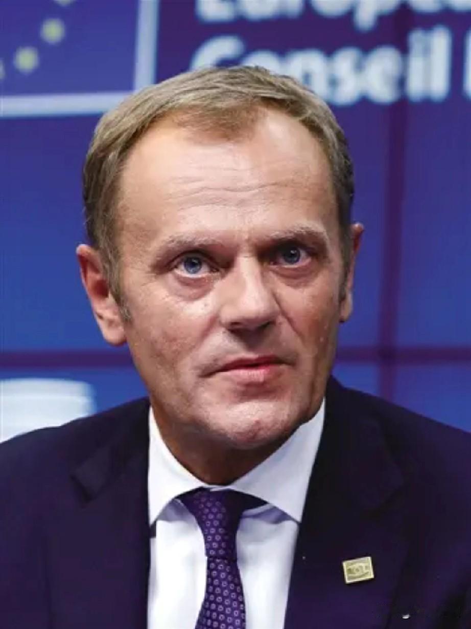 刚刚
波兰总理图斯克
向波兰公民发出紧急呼吁
图斯克称
目前
伊朗局势相当严峻