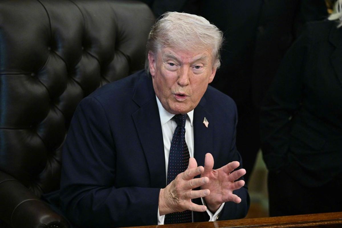 #特朗普说枪击嫌疑人来自加州#【特朗普：枪击嫌疑人来自加州 携多件武器强闯安检关