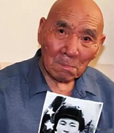 1953年，伟人见到志愿军“打坦克英雄”苏吊蛋后，觉得这个名字实在不雅，便笑着对