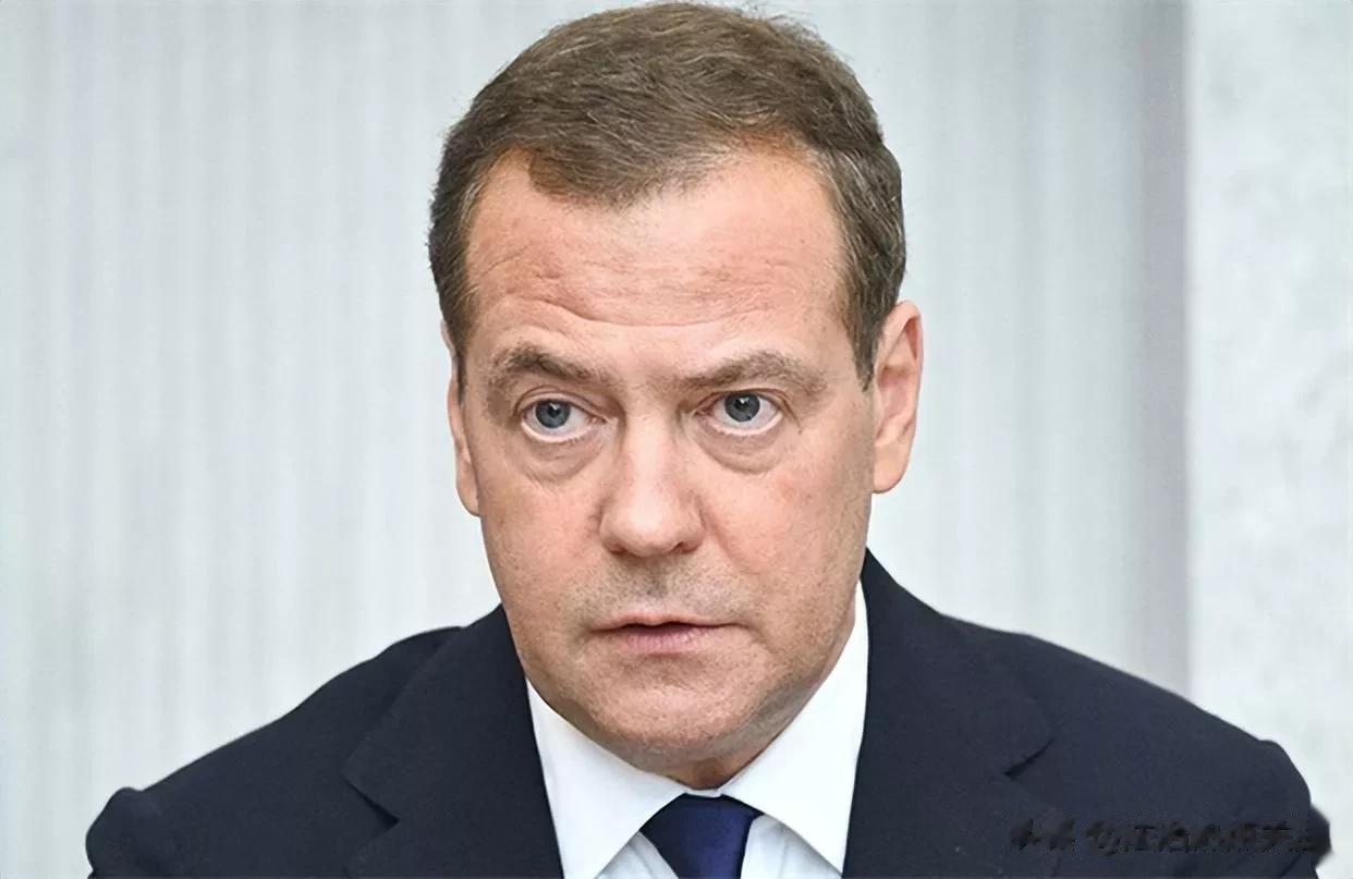 波总理发战争挑衅，俄罗斯警告落下！不到24小时，波兰对乌下达禁令

来源:海峡快