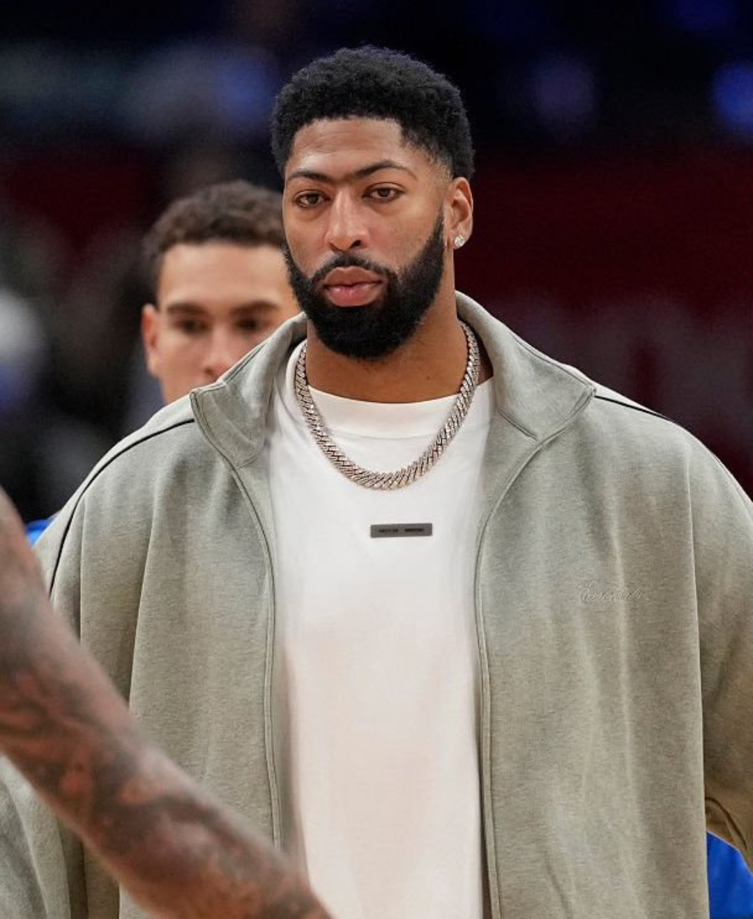 联盟内部人士普遍预计，达拉斯独行侠队将在交易市场上试探交易安东尼·戴维斯的可能性