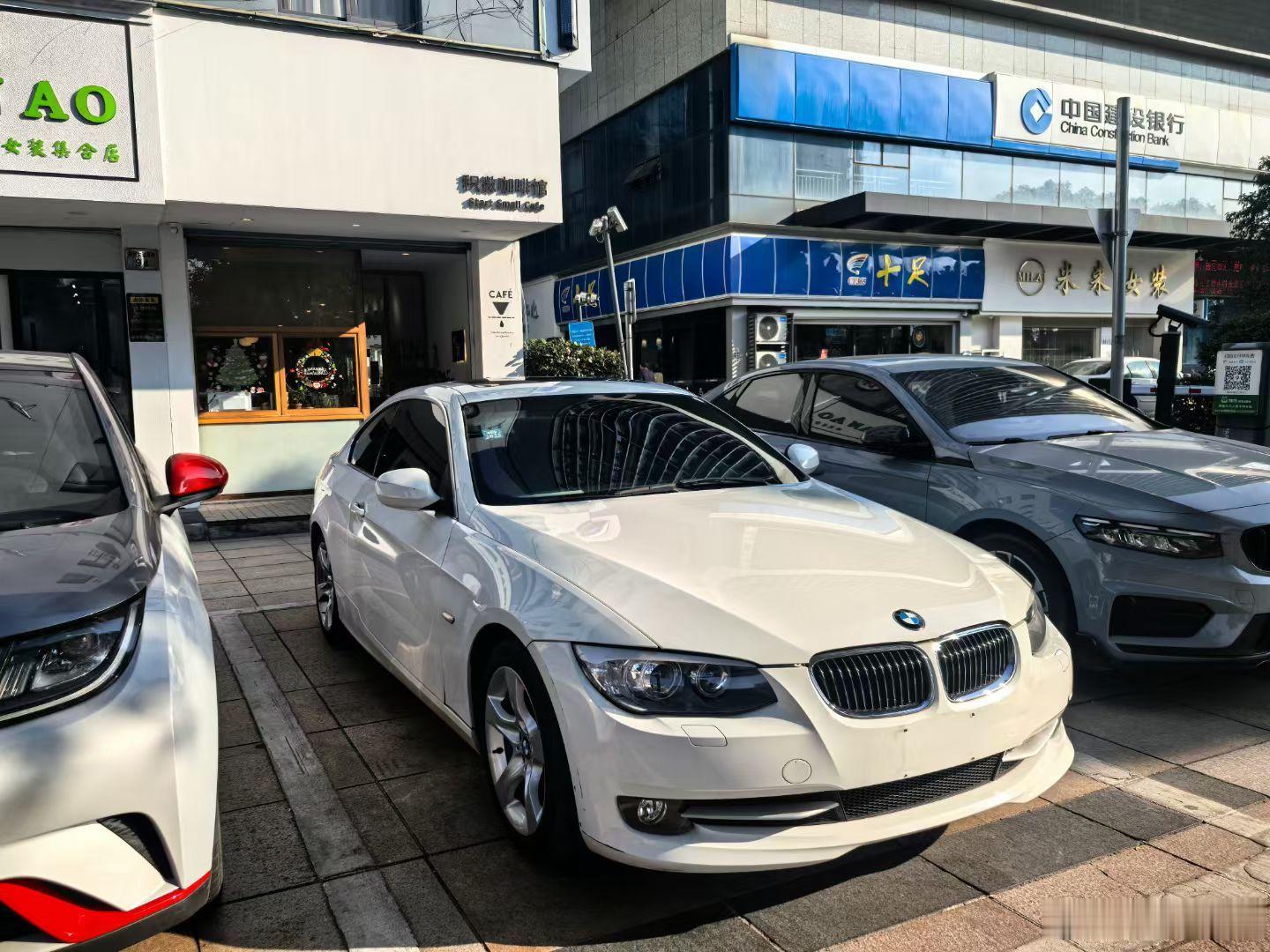 29995块起拍，油已经加满。新八家，宝马E92。2012款，全进口，宝马最经典
