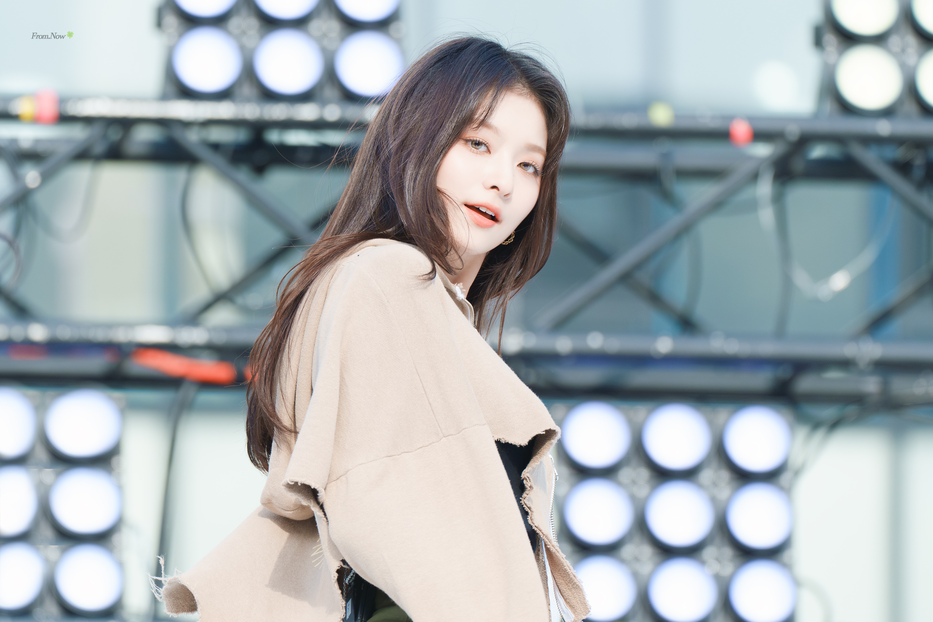 #李娜炅[超话]#🐣#蜜桃笑颜李娜炅# [图片]240504 Seoul Ro