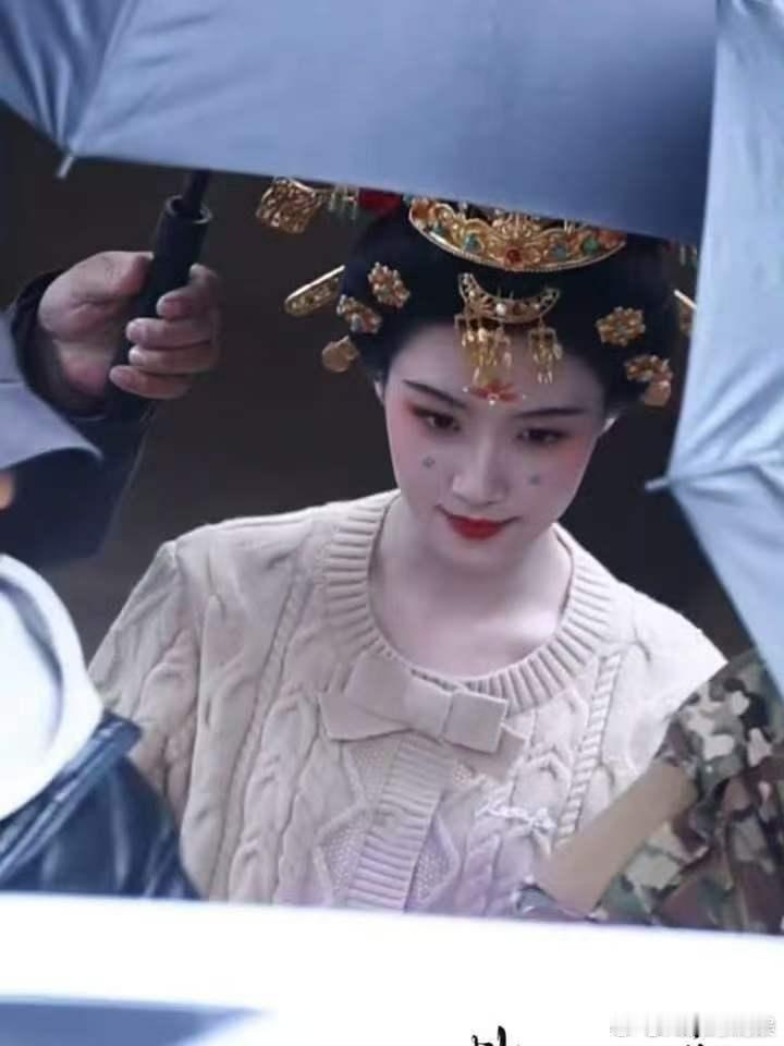 卢昱晓何不同舟渡新造型卢昱晓何不同舟渡花钿妆卢昱晓何不同舟渡新造型，不错不错，