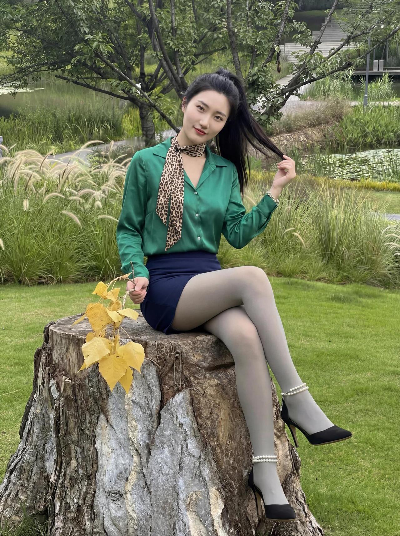 晒图笔记大赛灰色丝袜配一字带珍珠高跟，这个还是挺丝滑的！高跟丝袜