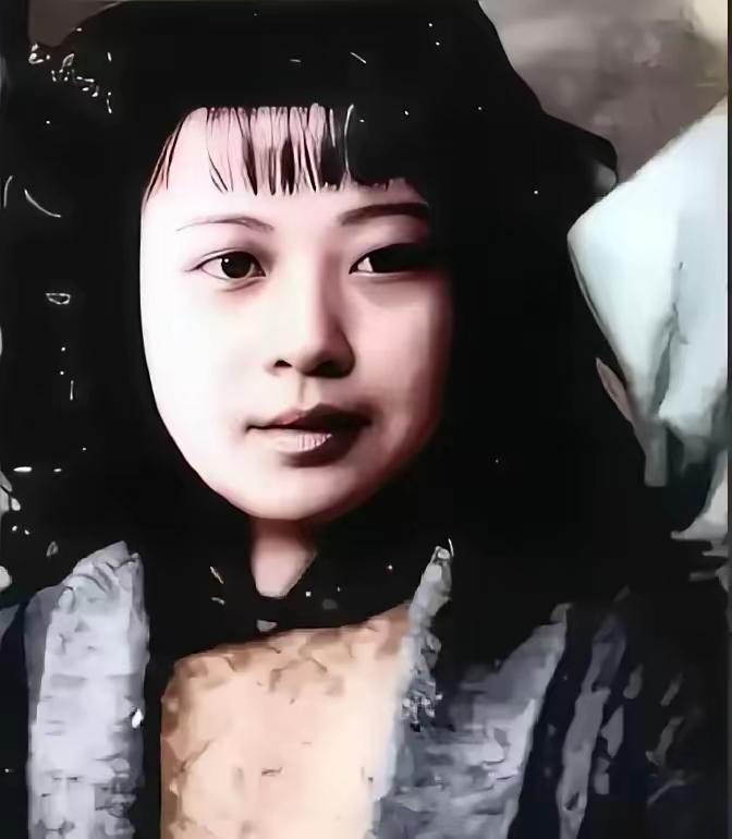 1963年，陈广胜当了师长，听说老家那个拜过堂的媳妇秀兰还在，一个人拉扯着他走时