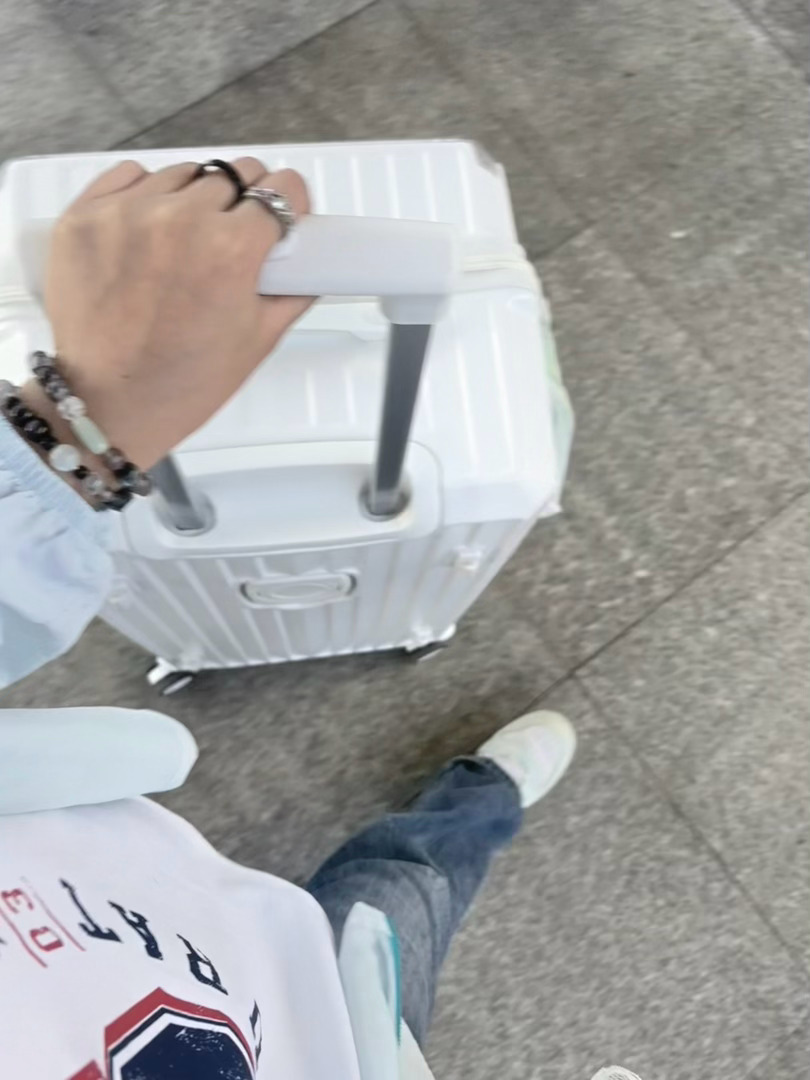 干什么都一个人的话，会不会太勇敢了。 