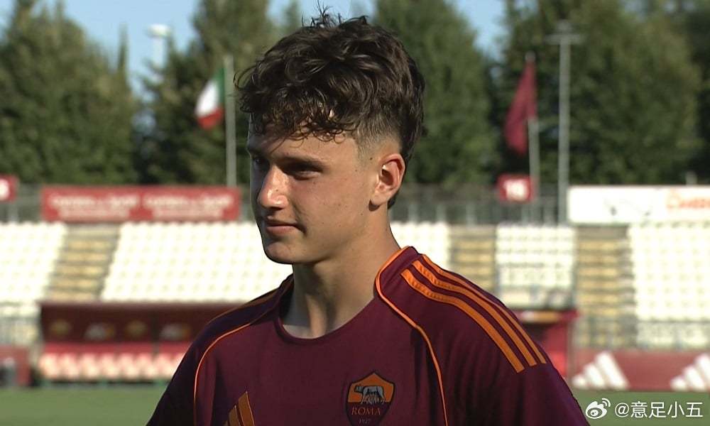 罗马总有这种一球成名的剧本，16岁的“竞技场”小哥安东尼奥·阿雷纳，刚上场就为球