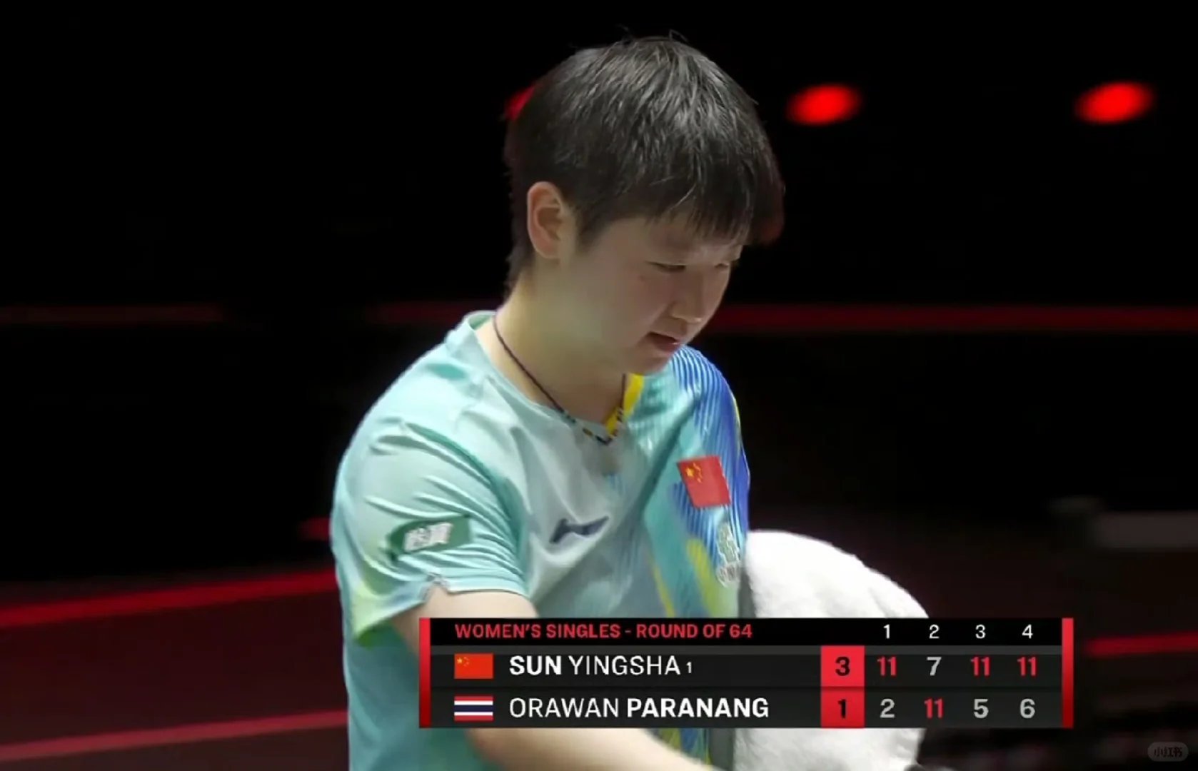 孙颖莎7比11帕拉南WTT新加坡大满贯女单首轮，孙颖莎第二局7-11被帕拉南扳回