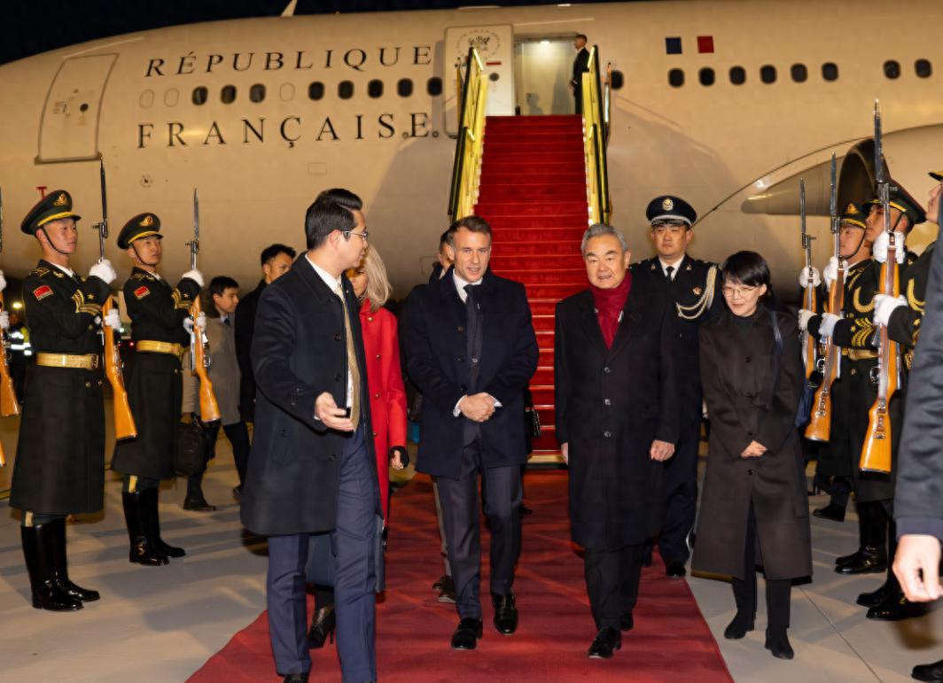 马克龙访华掀博弈，日本跳脚阻G7邀华，美韩冷脸揭穿"同盟"假象！

      