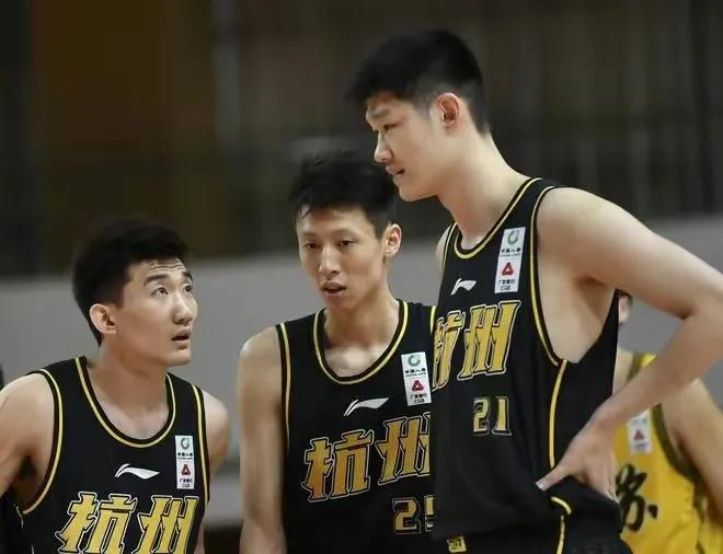 广厦男篮主力前锋朱俊龙伤无大碍，广东队或因对手可能出现反转、赞助商提供奖励、周琦