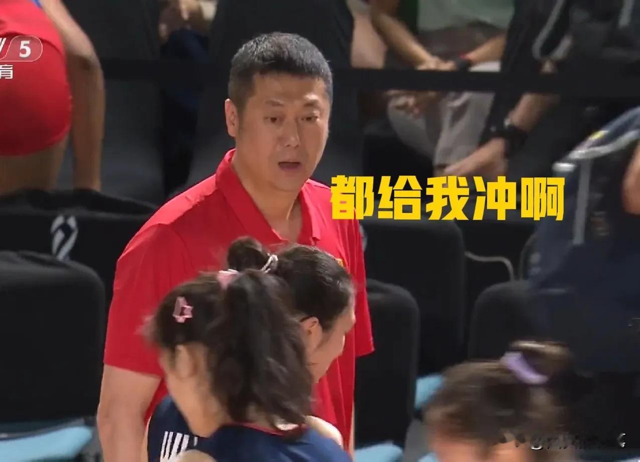哈哈，笑死了，赵勇还没等采访结束，扭头就跑了[呲牙]
看来，今天赵勇对队员表现很
