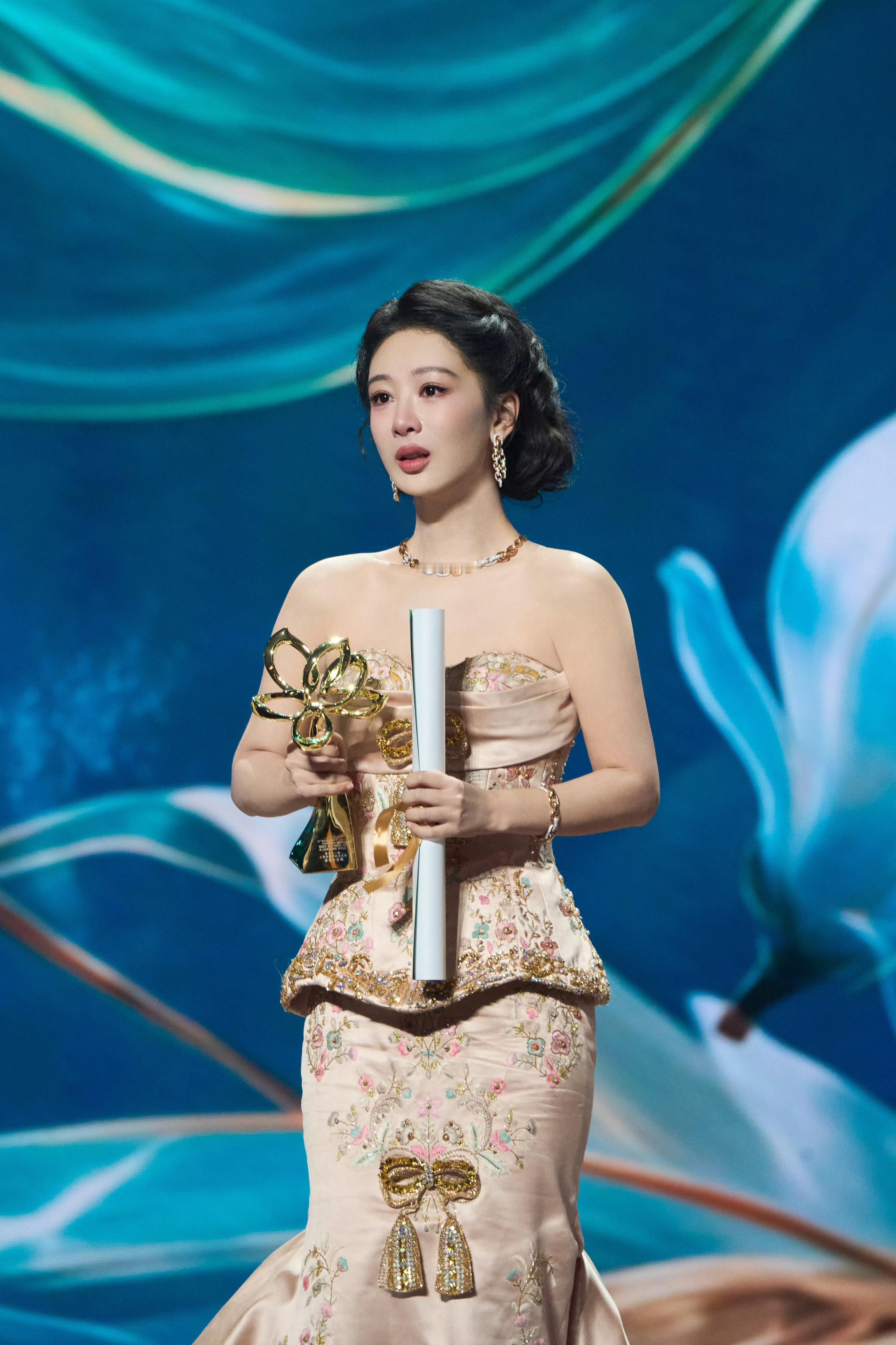 本生日9.29寿星 期待杨紫拿下金鹰视后🙏🙏🙏 ​​​