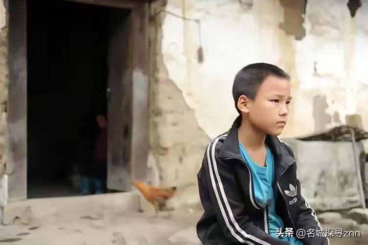 令人痛心！云南昭通，女子将1岁儿子扔给亲戚照看，外出务工10几年不接回，亲戚无奈