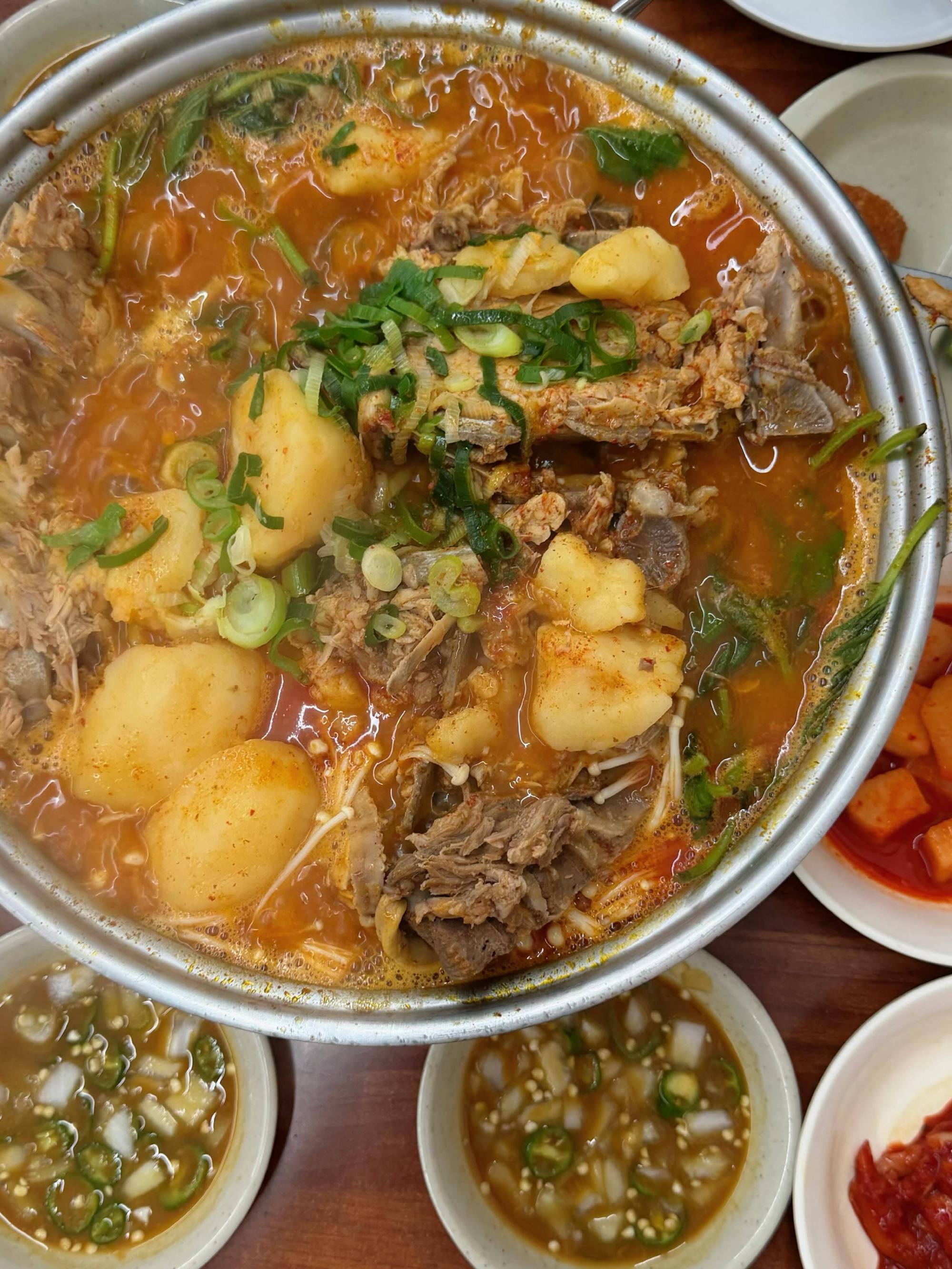 土豆脊骨汤 