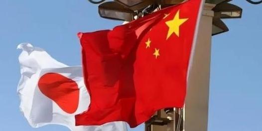 惊天算计被戳穿！日本疯狂扩军闯东海扣渔船勾结菲美，一心挑事想把东亚拖入火海，白俄