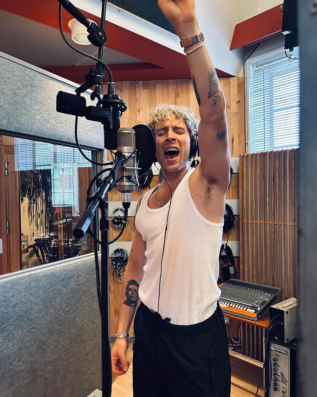 丹麦歌手 Christopher 在杭州穿汉服！希望他学习中文，推出中文歌曲。