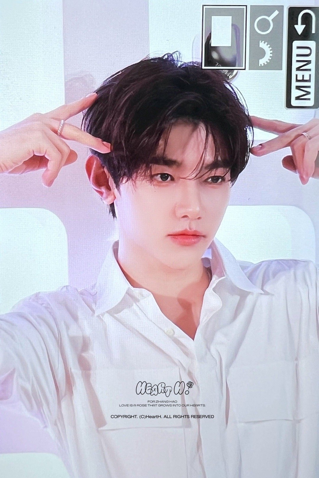 #章昊七夕花式比心# 老公就这样水灵灵的出现了🙊，谁家生图怼脸精致到炸，今晚有