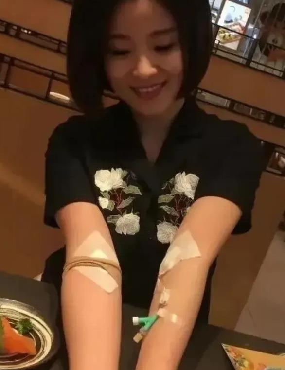 2017年，浙江杭州一28岁女孩无偿捐献骨髓，救了一名15岁白血病男孩，没想到，