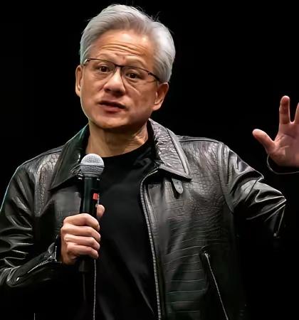 黄仁勋访华前，给斯坦福的学生上了一课。他说：“别太傻了，不要真的相信‘只做热爱的