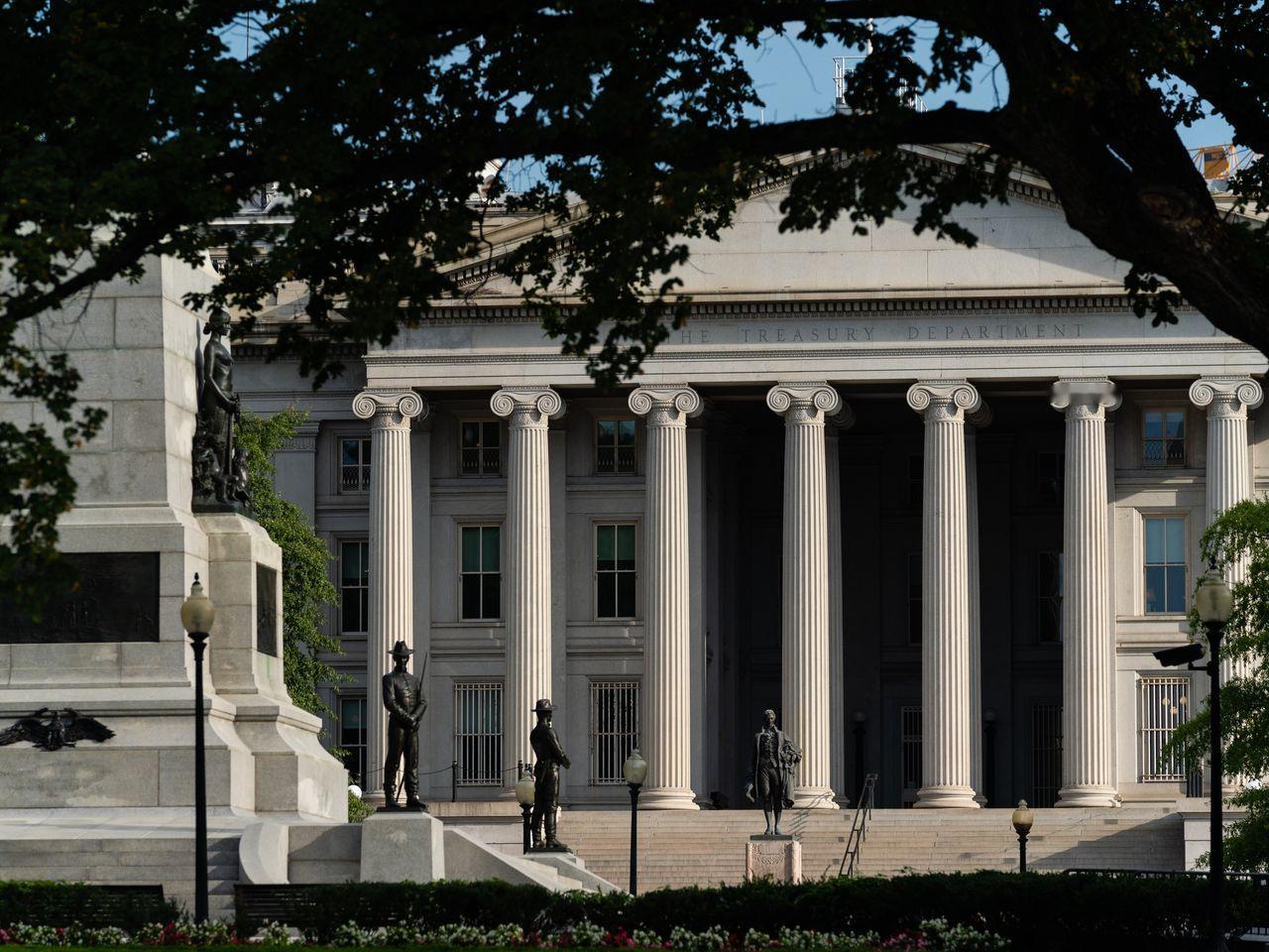 玩不起了！据《纽约时报》报道，美国财政部周五宣布延长俄罗斯石油销售的制裁豁免一个