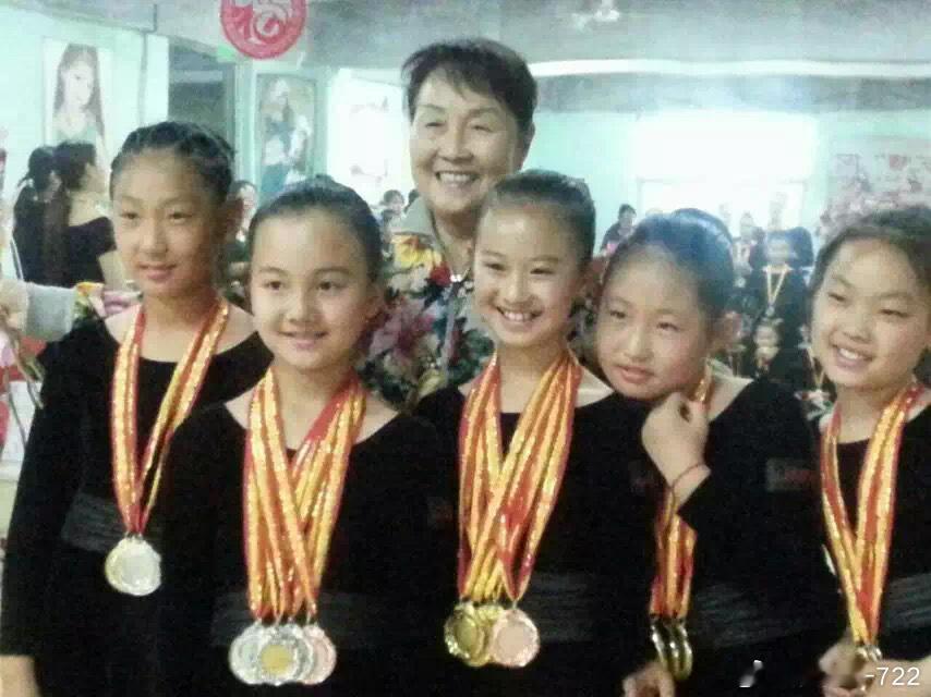 人生到底怎样才算圆满 卯足了劲一心想去看更大的世界 看到无条件支持自己的家人 凡