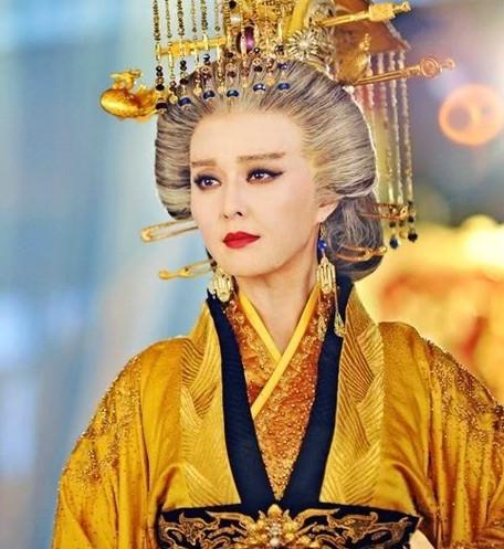 “大唐最飒女CEO”武则天：67岁登基不搞“退休演讲”，反手把朝堂变成她的“女性